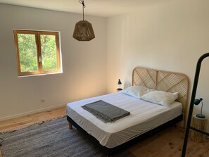 4 bedrooms, iron/ironing board, travel cot, free WiFi