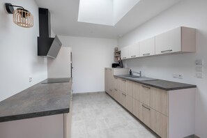 Réfrigérateur, micro-ondes, four, lave-vaisselle