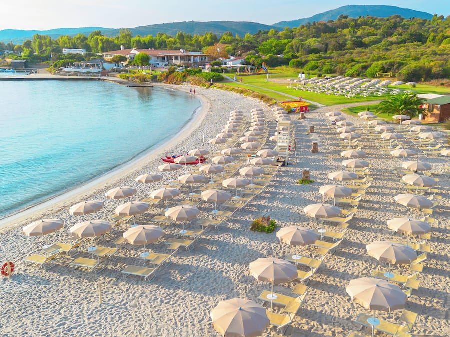 Private beach, white sand, sun-loungers, beach towels
