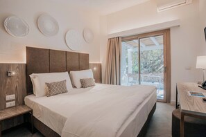 Cubrecamas, minibar, caja de seguridad en la habitación y escritorio 