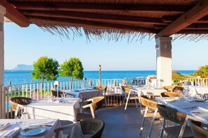Outdoor dining - Amasea Resort (San Teodoro)