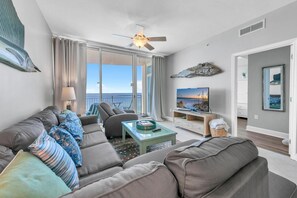 Leilighet, flere senger (Aqua Resort 903) | Oppholdsområde | TV