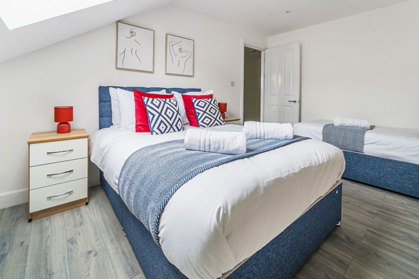 LARGE BEDROOM WITH DOUBLE AND SINGLE BED PERFECT FOR FAMILIES