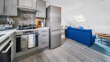 Fridge, microwave, oven, stovetop