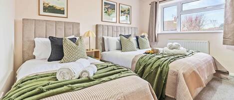 3 camere, una scrivania, ferro/asse da stiro, Wi-Fi