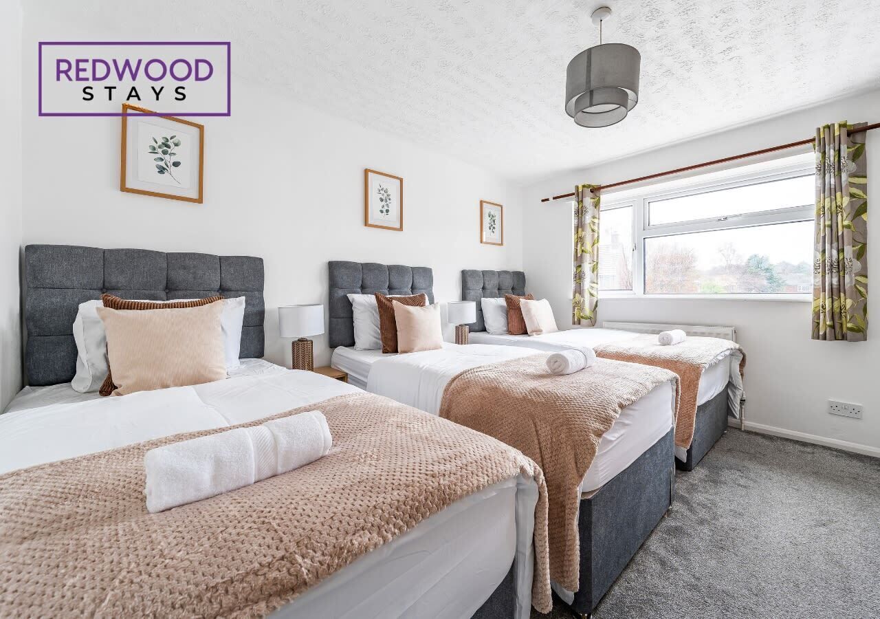 3 dormitorios, escritorio, tabla de planchar con plancha y wifi