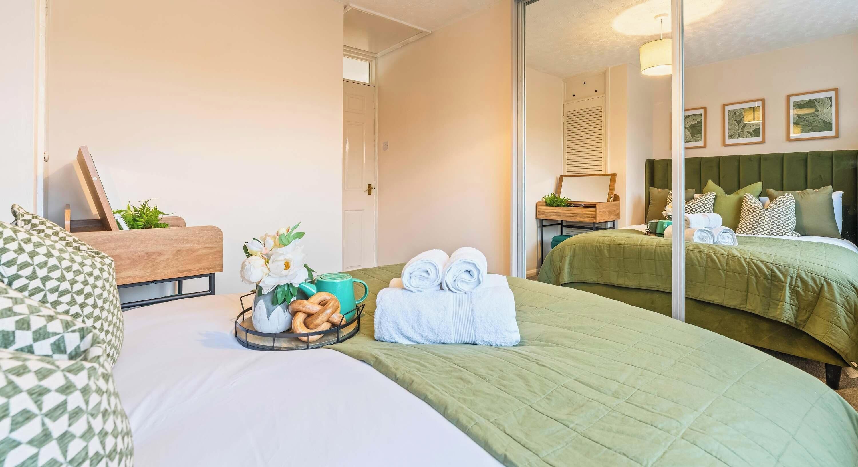 3 makuuhuonetta, työpöytä, silitysrauta/-lauta, Wi-Fi