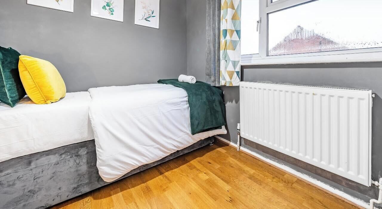 3 dormitorios, escritorio, tabla de planchar con plancha y wifi