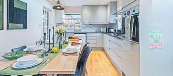 Newly Refurbished 3-Bedroom Home w/ Free Parking