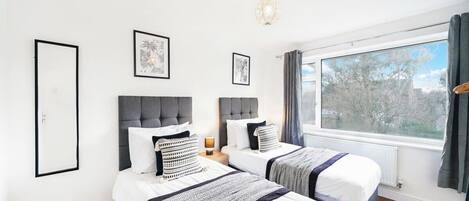 3 bedrooms, desk, iron/ironing board, WiFi