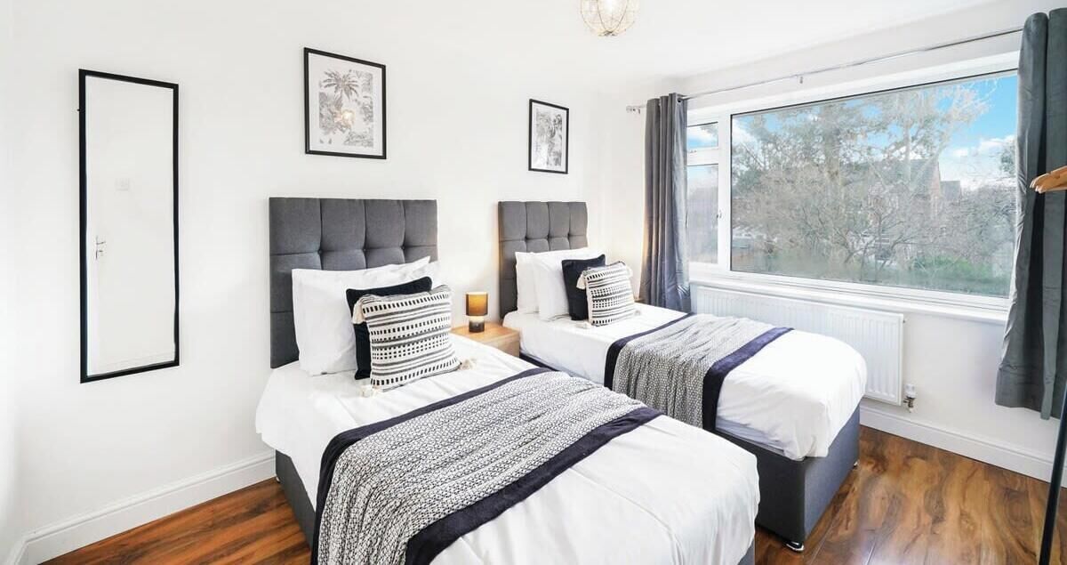 3 habitaciones, escritorio, tabla de planchar con plancha y wifi 