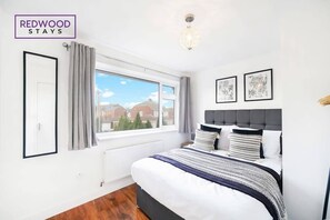 3 soverom, skrivebord, strykejern/-brett og wi-fi