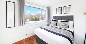 3 soverom, skrivebord, strykejern/-brett og wi-fi