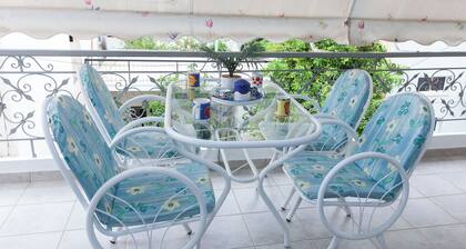 Chrisoupoli Cheerful 2 Bd Apt w Balcony