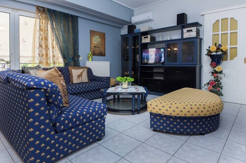 Chrisoupoli Cheerful 2 Bd Apt w Balcony