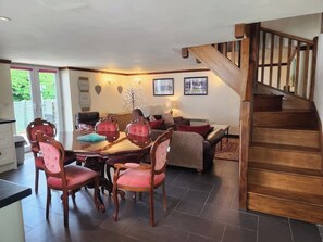 Interior - The Old School Caeathro, Snowdon, Eryri and Yr Wydffa Cottages (CAERNARFON)