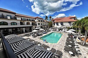 A heated pool - Bellasera- A Luxury Condo in Naples (Naples)
