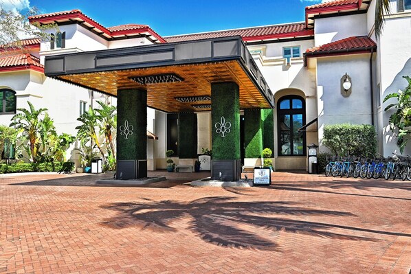 Exterior - Bellasera- A Luxury Condo in Naples-February-March Special (Naples)