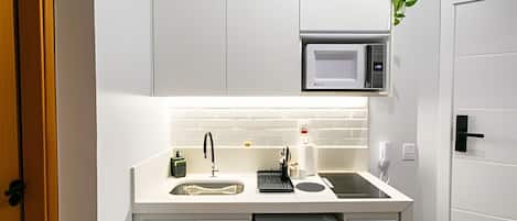 Studio | Dapur peribadi | Peti sejuk mini, ketuhar gelombang mikro, dapur, pengisar