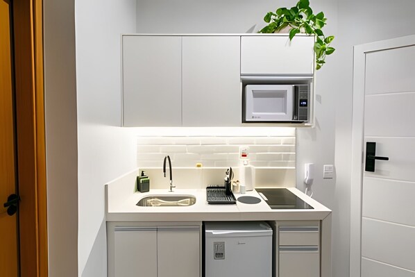 Monolocale | Cucina privata | Mini-frigorifero, microonde, piano cottura, frullatore