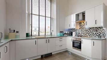 Fridge, oven, dishwasher, toaster