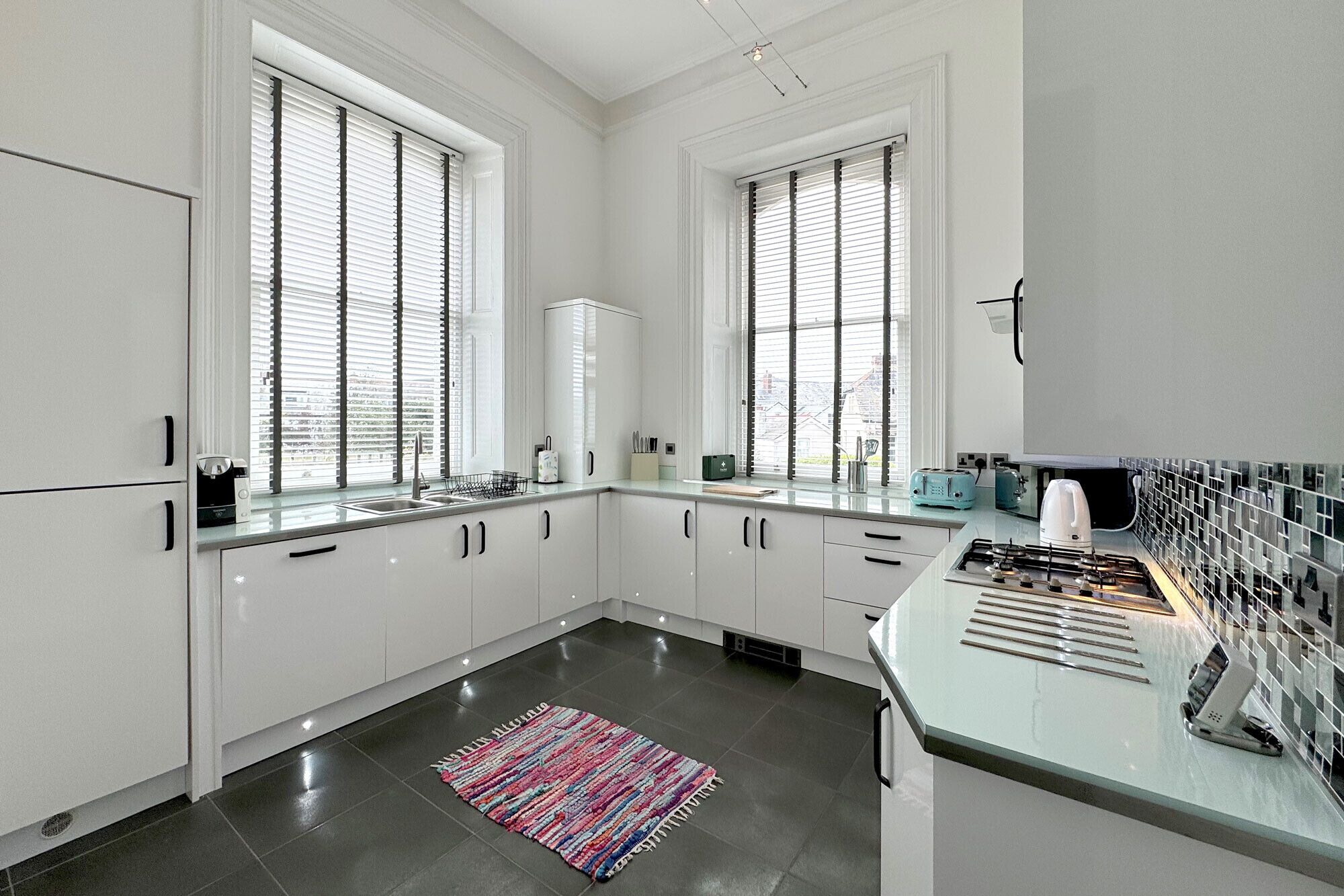 Frigorífic, forn, rentaplats i torradora 