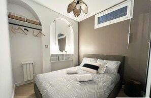 1 chambre, fer et planche à repasser, Wi-Fi gratuit, draps fournis
