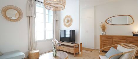 Télévision, chaßne hi-fi, espaces bureaux