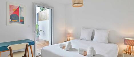 4 dormitoris, escriptori i planxa i posts de planxar