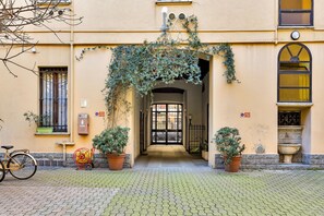 Exterior detail - 2 bedroom apartment in milan (Milano)