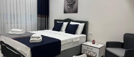 Artículos del minibar gratis y escritorio