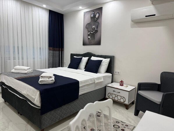 Deluxe Double Room | Free minibar items, desk, laptop workspace, soundproofing - PRETTY HOUSE (Denizli)