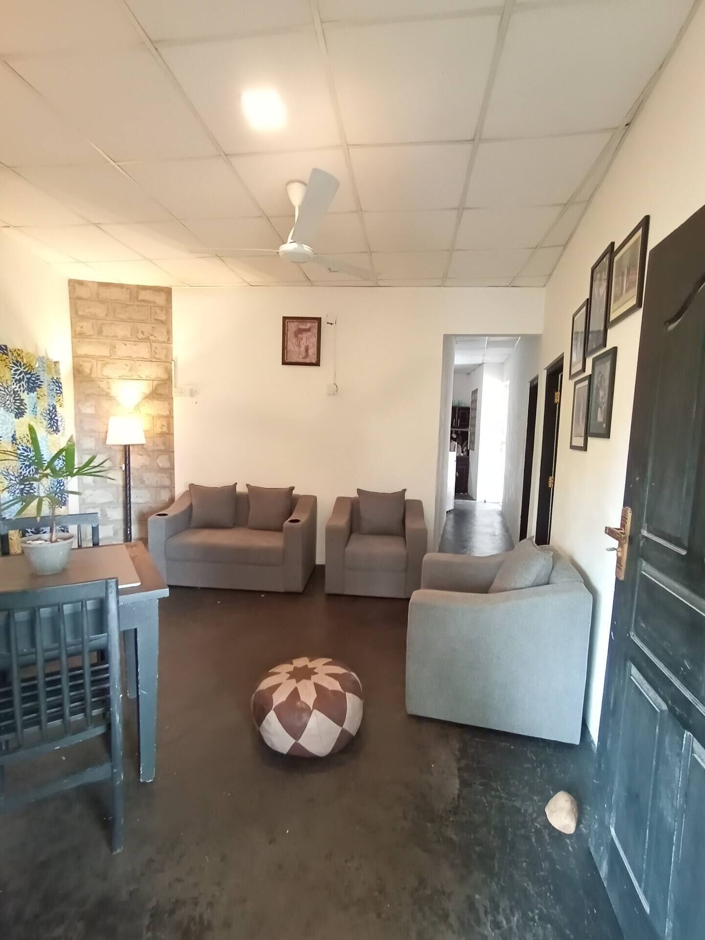 A living room with two sofas, a coffee table, a lamp, and a wall-mounted picture.