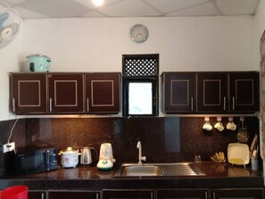 Fridge, microwave, electric kettle, toaster - Araliya New

 (Galle)