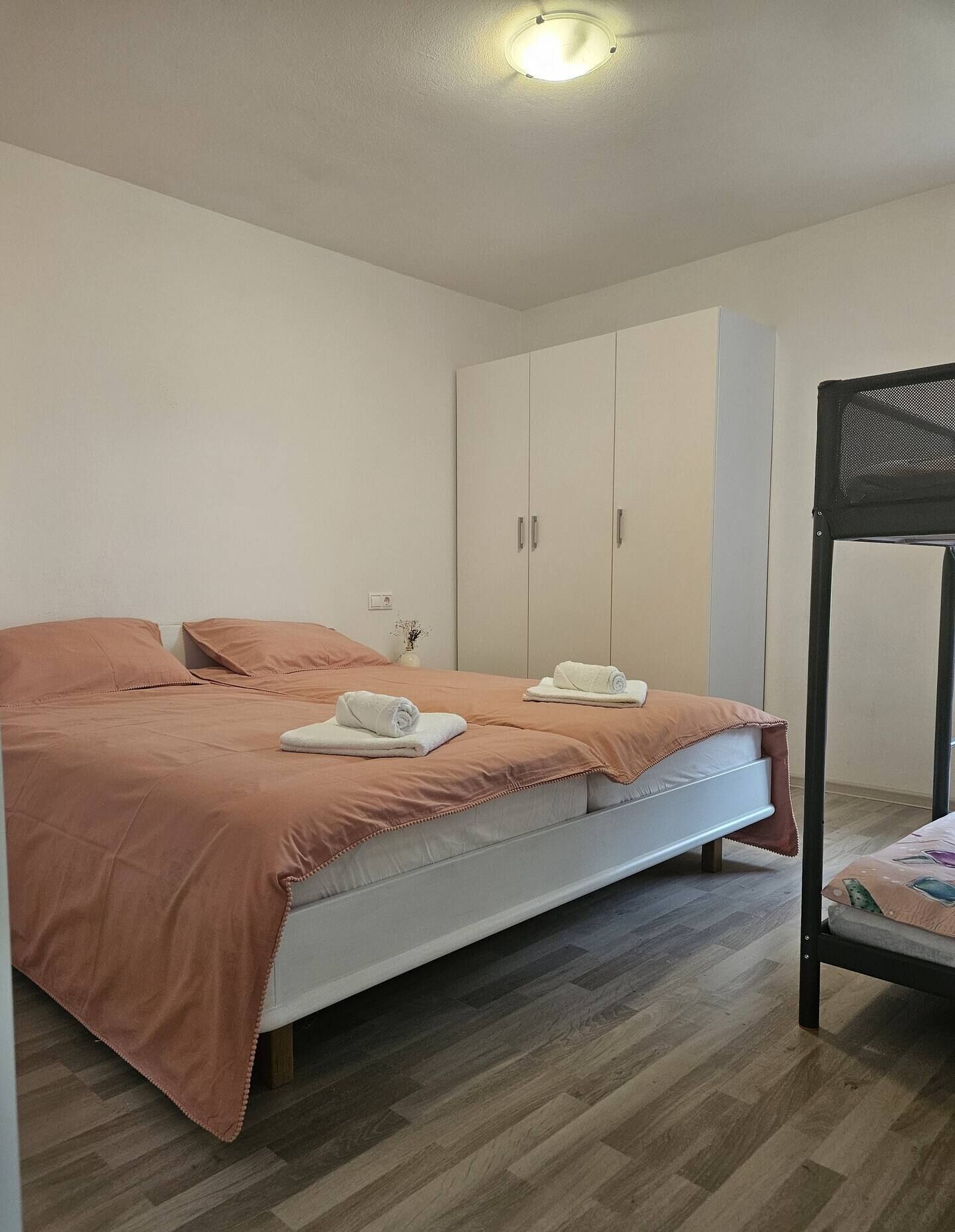 2 bedrooms, WiFi, bed sheets