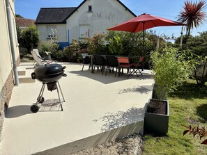Outdoor dining - House with 4 rooms - for 8/9 people 5 minutes walk from the port - 700m2 garden (Perros-Guirec)
