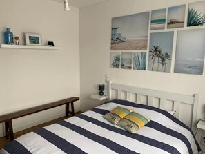 4 bedrooms, iron/ironing board, travel cot, free WiFi - House with 4 rooms - for 8/9 people 5 minutes walk from the port - 700m2 garden (Perros-Guirec)