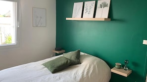 4 habitaciones, tabla de planchar con plancha y cuna de viaje