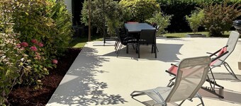 House with 4 rooms - for 8/9 people 5 minutes walk from the port - 700m2 garden