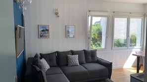 TV, fireplace - House with 4 rooms - for 8/9 people 5 minutes walk from the port - 700m2 garden (Perros-Guirec)