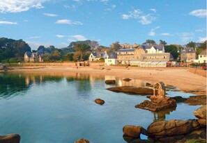 Sun-loungers - House with 4 rooms - for 8/9 people 5 minutes walk from the port - 700m2 garden (Perros-Guirec)
