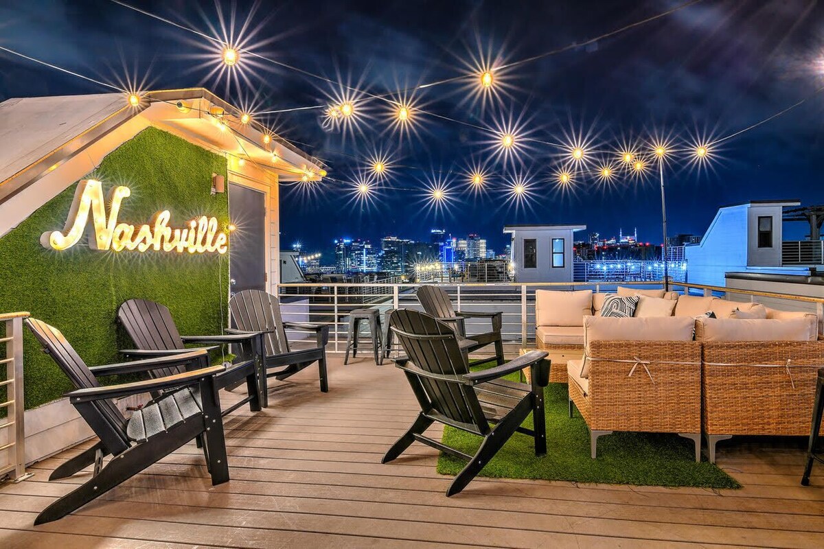 Downtown Gulch 14 Beds Ultimate Skyline Views!