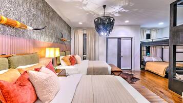 4 bedrooms, iron/ironing board, WiFi, bed sheets