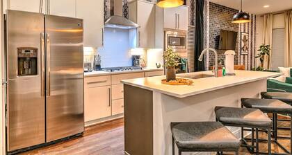 Downtown Gulch 14 Beds Ultimate Skyline Views!