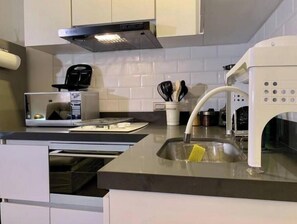 Refrigerador, microondas, horno y lavavajillas 
