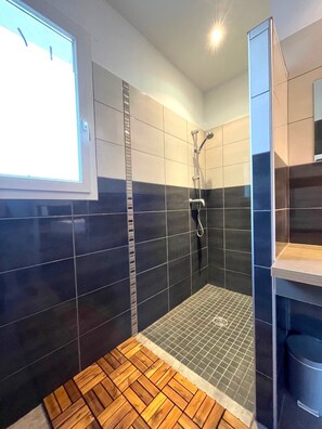 Hair dryer, towels, toilet paper - Villa MIMOSA (Sampzon)
