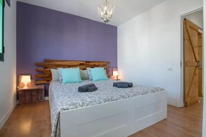 4 室のベッドルーム、アイロン / アイロン台、WiFi、ベッドシーツ
