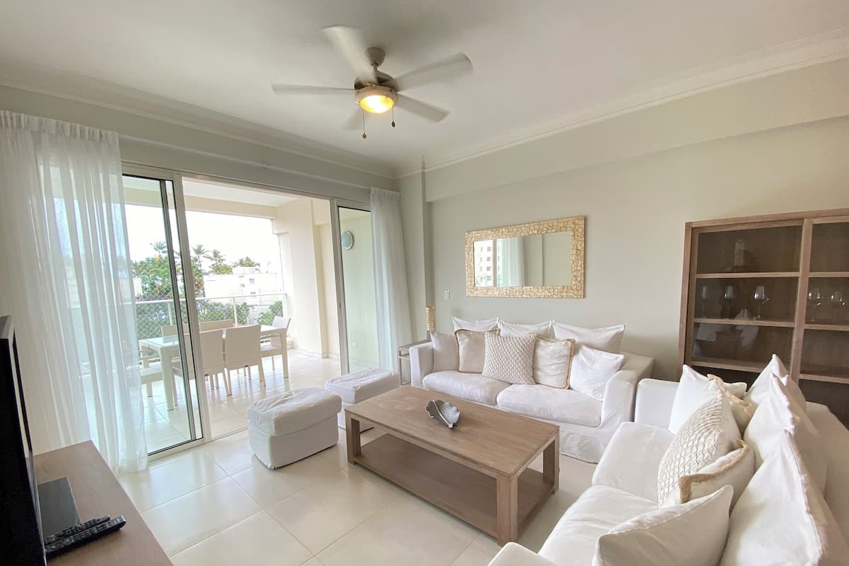 Family Apartment | Living area | 43-inch plasma TV with cable channels, table tennis, books