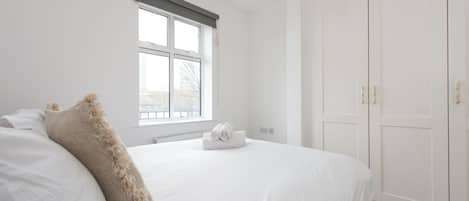 2 habitaciones, tabla de planchar con plancha, wifi y ropa de cama