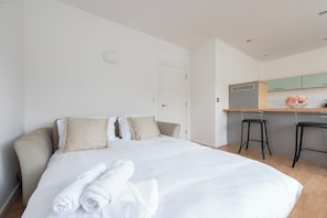 2 bedrooms, iron/ironing board, WiFi, bed sheets